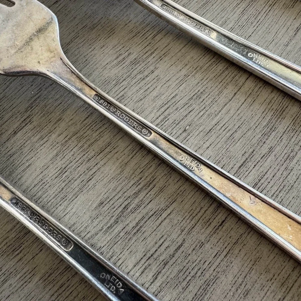 1881 Rogers Oneida Del Mar Silverplate Flatware Set of‎ 7 Forks Knives